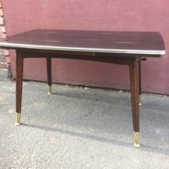 klassischer 60er Wohnzimmertisch „Petty“