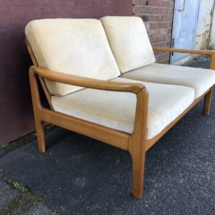 super erhaltenes zweier Sofa „shorty“