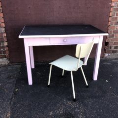 klassischer colorblock küchentisch