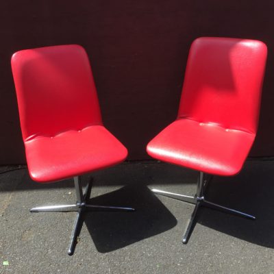 Einfach „2 rote Stühle“